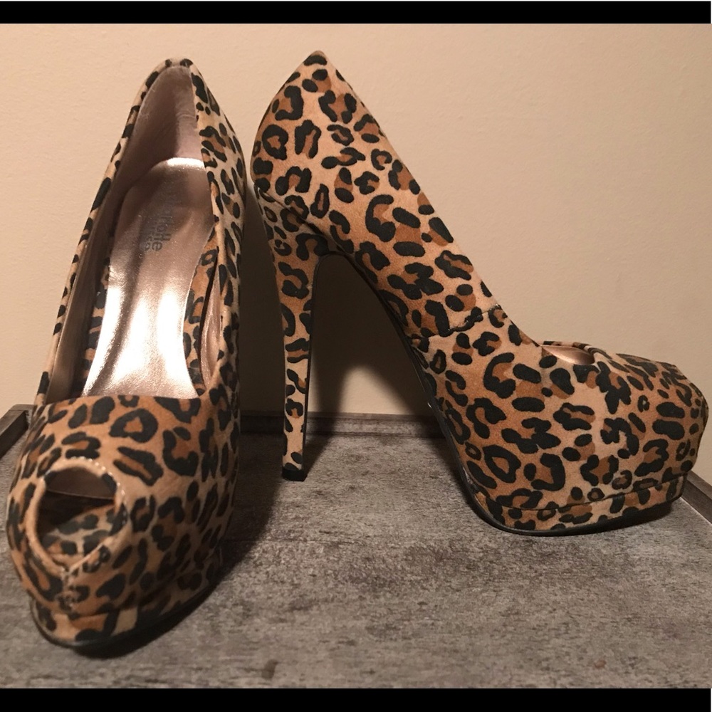 PEEP TOE Leopard pumps! 💃🏻🐆